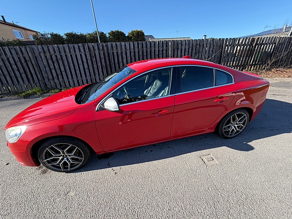 Volvo S60 3 of 5