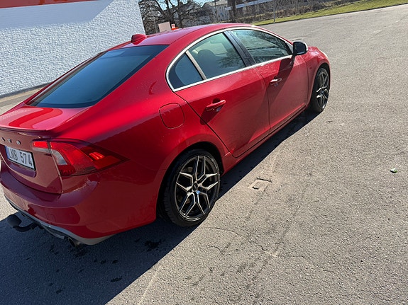 Volvo S60 4 of 5