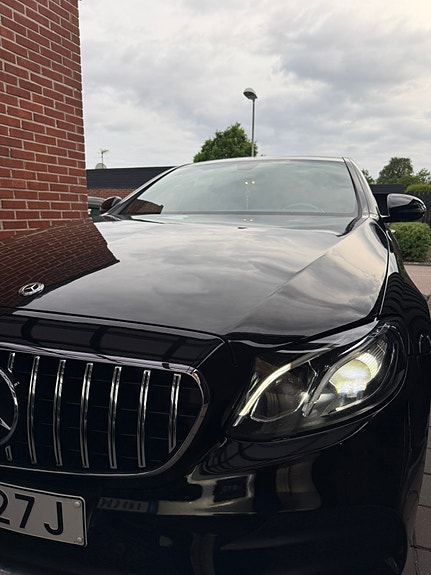 Mercedes-Benz E200 d 3 of 5