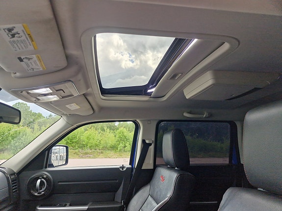 Dodge Nitro 11 of 11