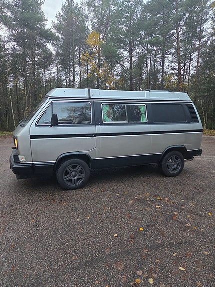Volkswagen Caravelle 4 of 5