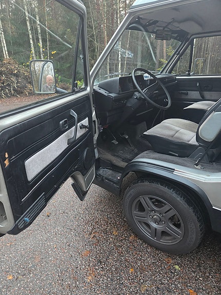 Volkswagen Caravelle 5 of 5