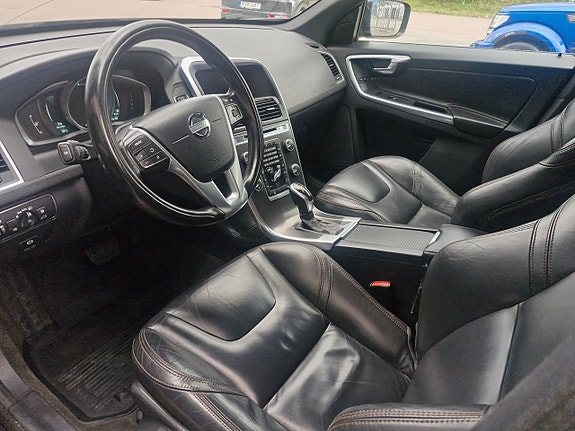 Volvo XC60 10 of 16