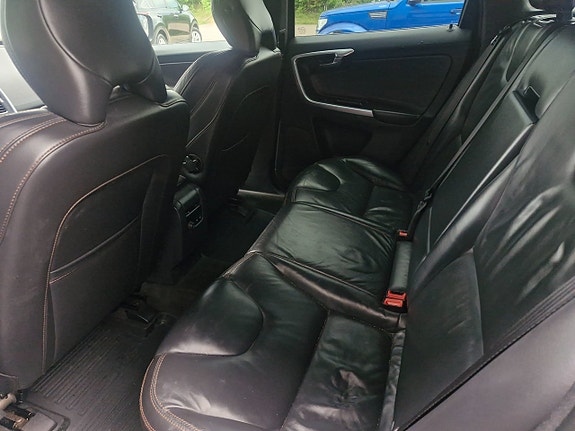 Volvo XC60 11 of 16