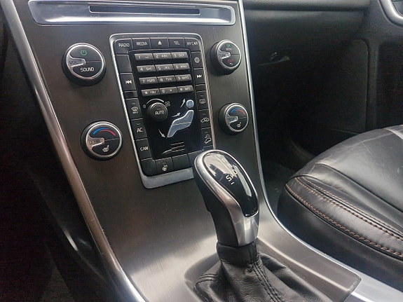 Volvo XC60 9 of 16