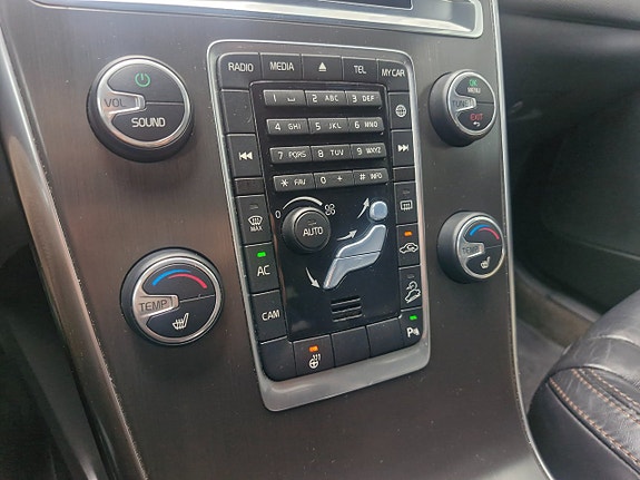 Volvo XC60 8 of 16