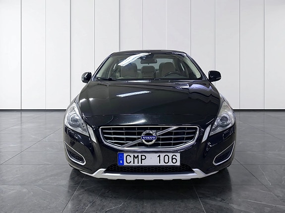 Volvo S60 2 of 5