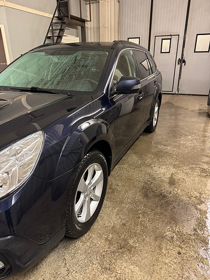 Subaru Outback 2 of 5