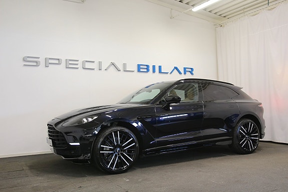 Aston Martin DBX 22 of 26