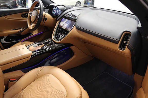Aston Martin DBX 19 of 26