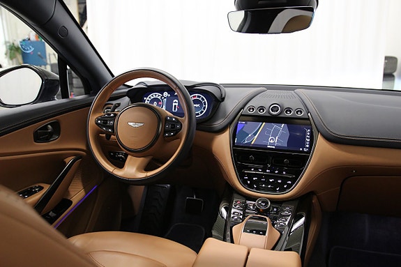 Aston Martin DBX 18 of 26
