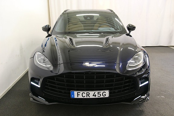 Aston Martin DBX 21 of 26
