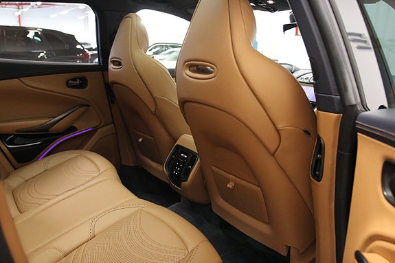 Aston Martin DBX 16 of 26