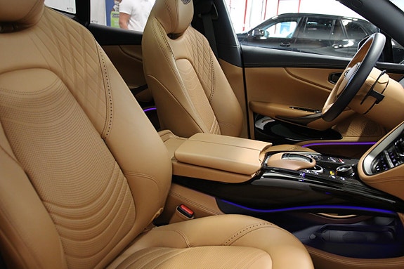 Aston Martin DBX 20 of 26