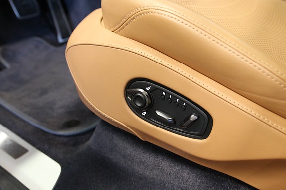 Aston Martin DBX 7 of 26