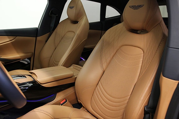Aston Martin DBX 6 of 26
