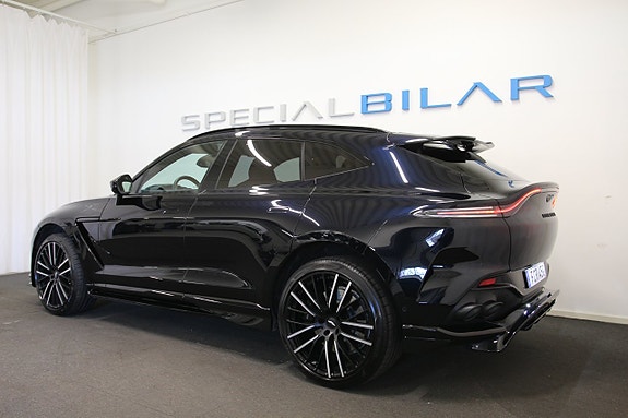 Aston Martin DBX 3 of 5