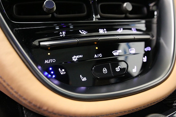 Aston Martin DBX 11 of 26