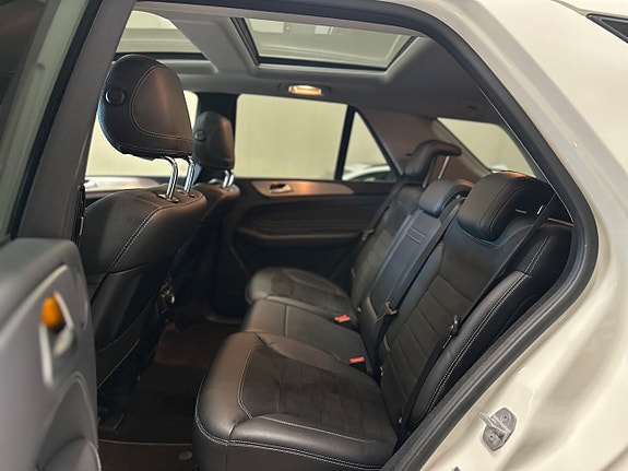 Mercedes-Benz ML350 17 of 30