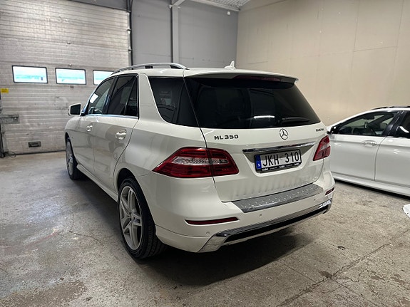 Mercedes-Benz ML350 5 of 5
