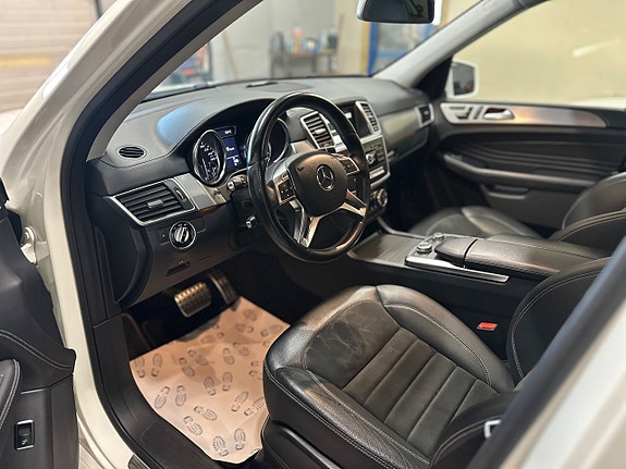 Mercedes-Benz ML350 9 of 30