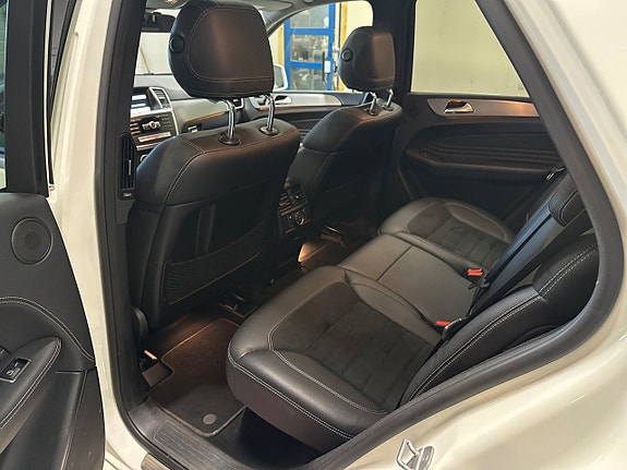 Mercedes-Benz ML350 16 of 30