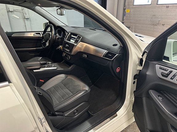 Mercedes-Benz ML350 22 of 30