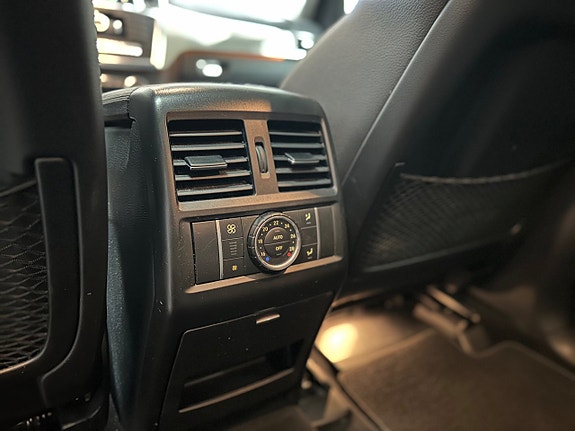 Mercedes-Benz ML350 19 of 30