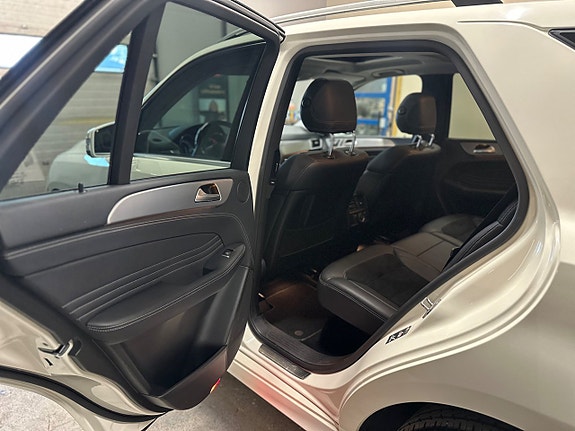 Mercedes-Benz ML350 15 of 30