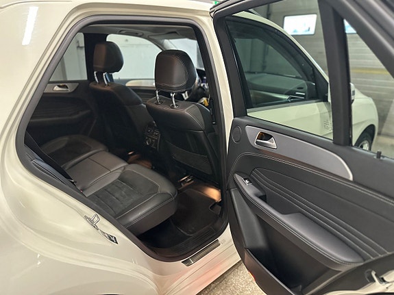 Mercedes-Benz ML350 20 of 30