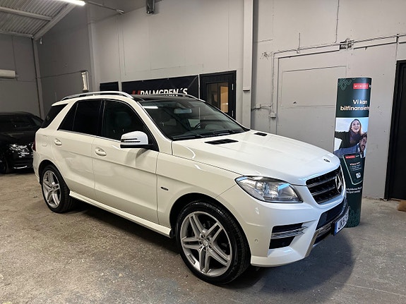 Mercedes-Benz ML350 2 of 5
