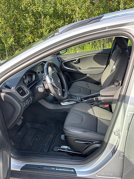 Volvo V40 Cross Country 7 of 11