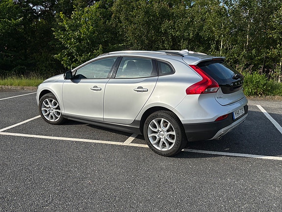 Volvo V40 Cross Country 9 of 11