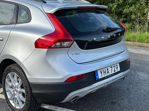 Volvo V40 Cross Country 3 of 5