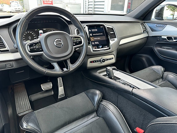 Volvo XC90 16 of 27