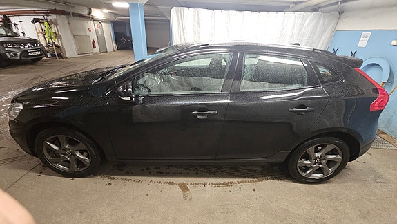 Volvo V40 Cross Country 3 of 5