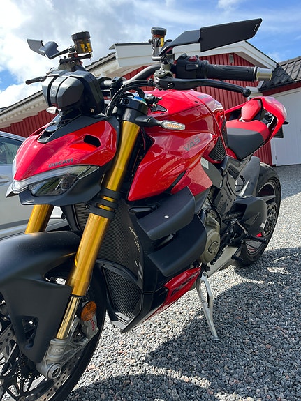 Ducati Streetfighter V4S 4 of 5