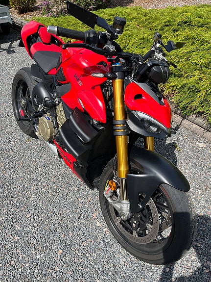 Ducati Streetfighter V4S 3 of 5