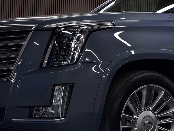 Cadillac Escalade 4 of 30