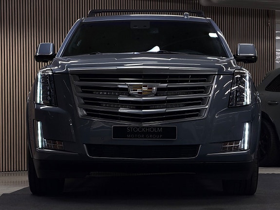 Cadillac Escalade 6 of 30