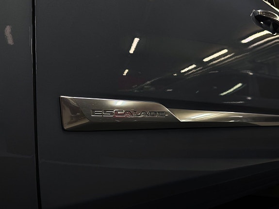 Cadillac Escalade 7 of 30