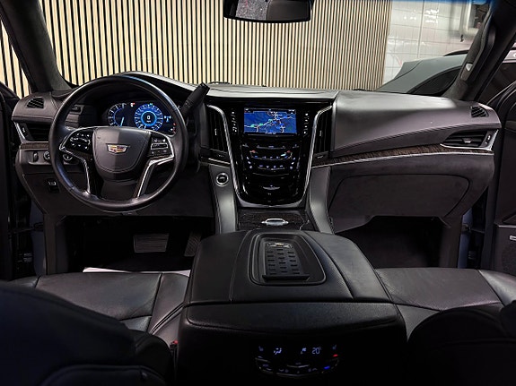 Cadillac Escalade 19 of 30