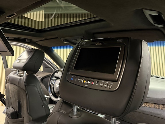 Cadillac Escalade 30 of 30