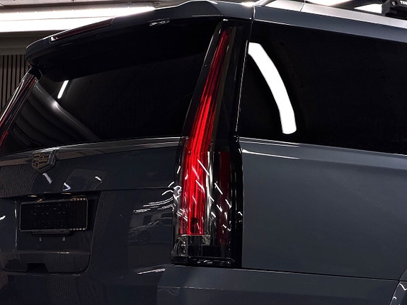 Cadillac Escalade 15 of 30