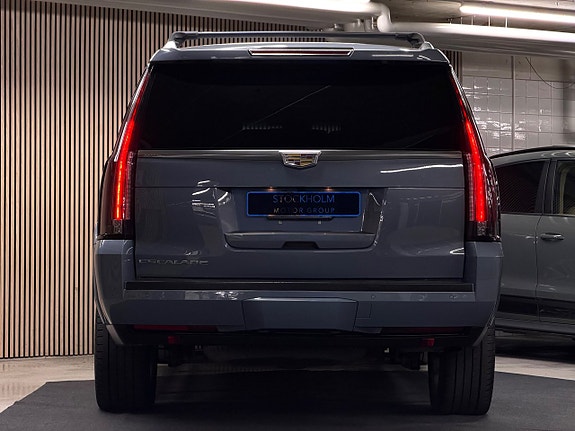 Cadillac Escalade 16 of 30