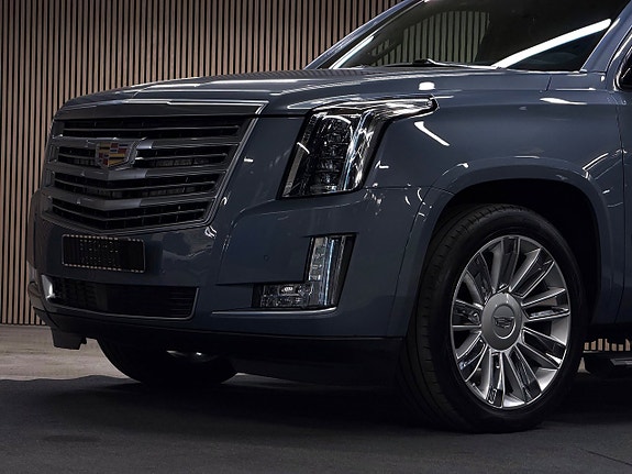 Cadillac Escalade 3 of 30