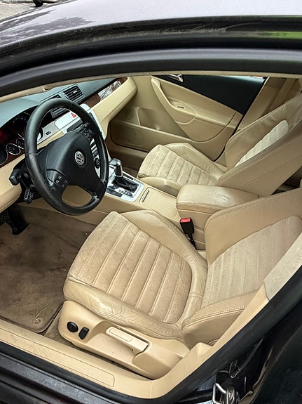 Volkswagen Passat 2 of 4