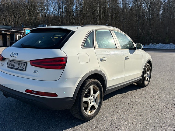 Audi Q3 2 of 5