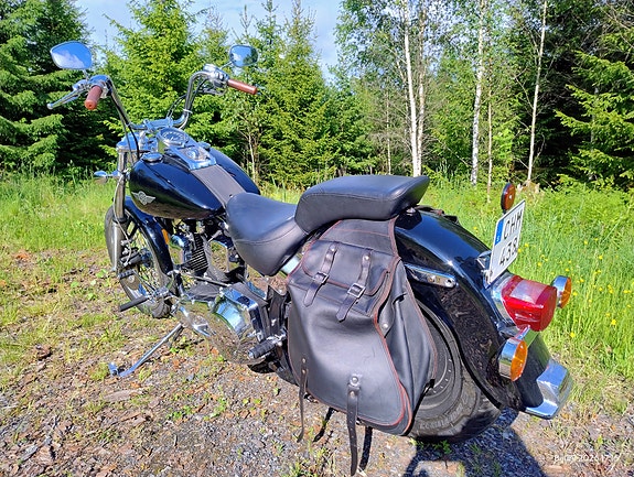 Harley-Davidson FXSTC Softail Custom 17 of 30