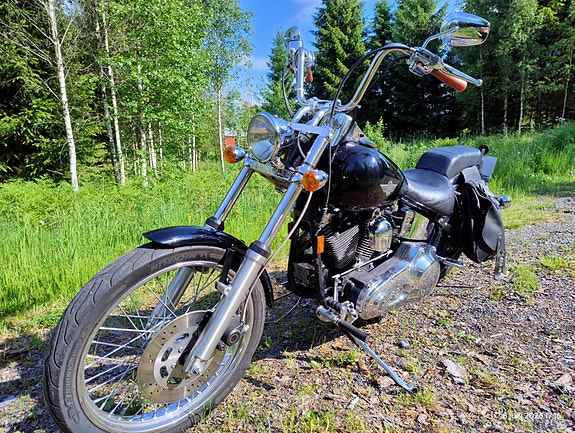 Harley-Davidson FXSTC Softail Custom 20 of 30